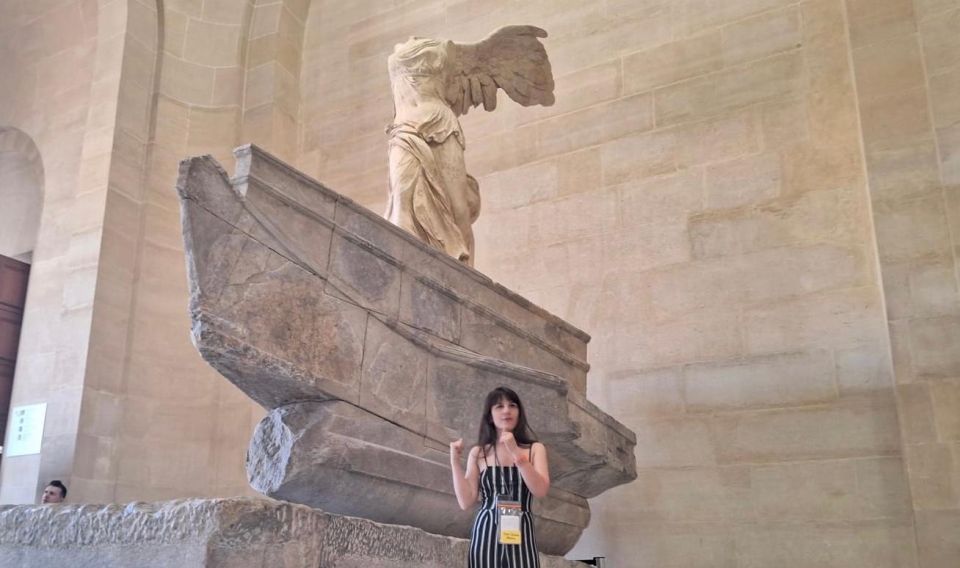 Skip-the-Line Louvre Museum Tour with Artist - Reserved entry and the separate entrance advantage