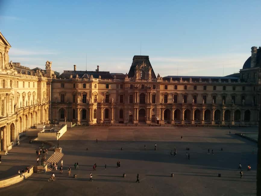 Skip-the-Line Louvre Museum Tour with Artist - Getting close to Mona Lisa, Venus de Milo, and Nike