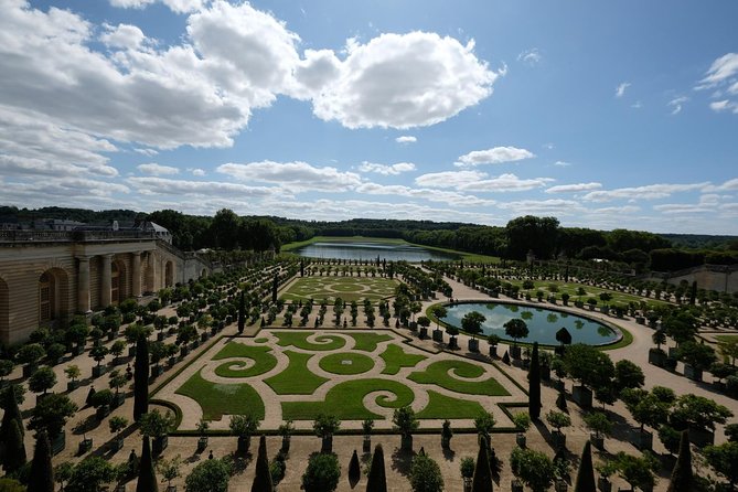 Small Group Paris to Versailles Day Trip with Garden Stroll - Meeting point in central Paris and the ride to Versailles