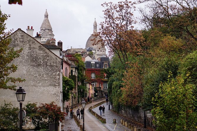 Small group visit to the Montmartre district in Italian - Windmills, vineyard, and Dalida’s house