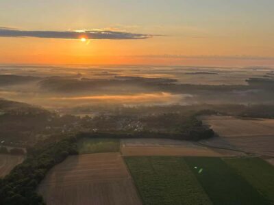 South of Paris: hot air balloon flight - Preparing the balloon before takeoff