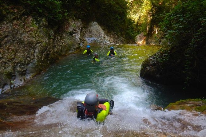 Sports canyoning in the Vercors near Grenoble - Safety briefing: why the technique talk matters here