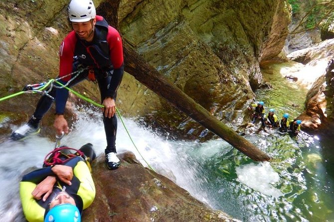 Sports canyoning in the Vercors near Grenoble - The group size (max 10) and the pacing you’ll feel