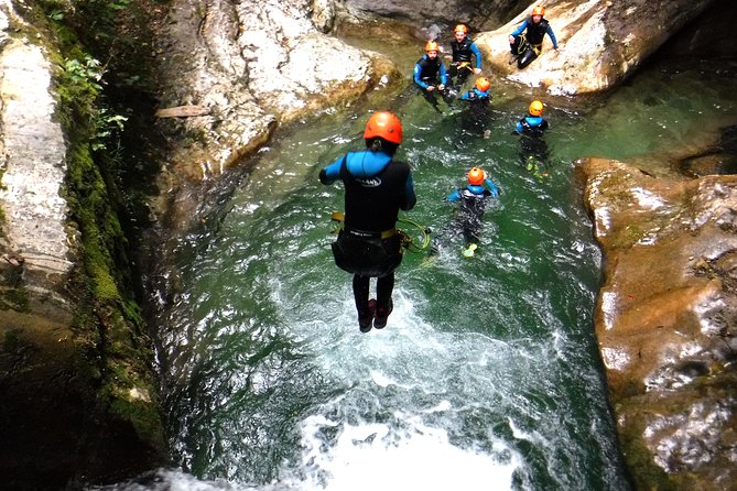 Sports Canyoning of Écouges bas in Vercors - Grenoble - The finale: an almost Olympic-size pool and a 6m–9m jump platform