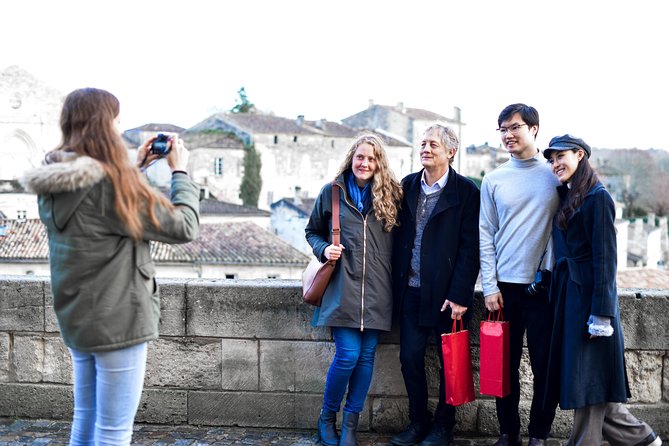St-Emilion & Médoc Wine Day Tour: Chateaus, Tastings and Lunch - Guides and group vibe: small enough to learn, long enough to feel it
