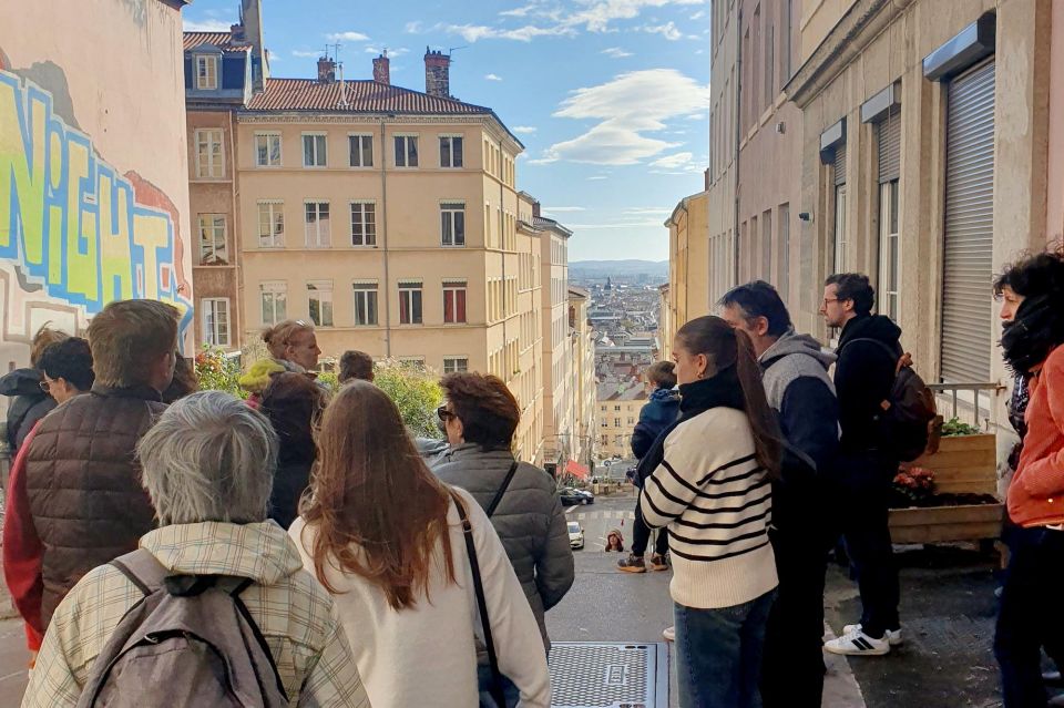 Storytelling tour of Croix-Rousse in French - How the silk factory worked, explained the way it would have mattered