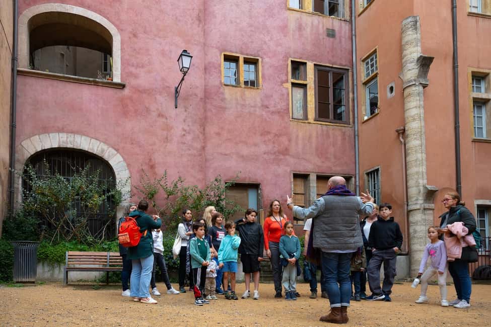 Storytelling tour of the Vieux-Lyon for children in French - Key things that make this kids’ Vieux-Lyon tour work