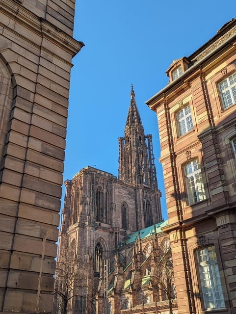 Strasbourg : the Cathedral district and its secrets - Starting beside the big wine barrel on Place des Tripiers