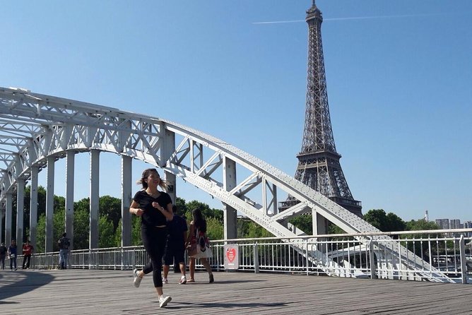 Sunrise Run & Sightseeing in Paris - The Louvre and Place de la Concorde: famous stops without the mid-morning grind