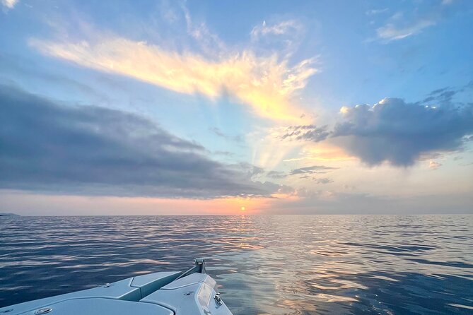 Sunset aperitif on the water - Who will enjoy this Île-Rousse outing