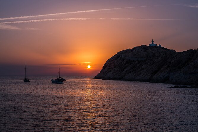 Sunset aperitif on the water - Practical planning for the marina
