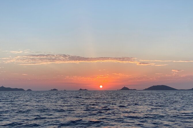 Sunset boat cruise with Aperitif at the Sanguinary Islands - Swimming at sunset: yes, it’s part of the plan