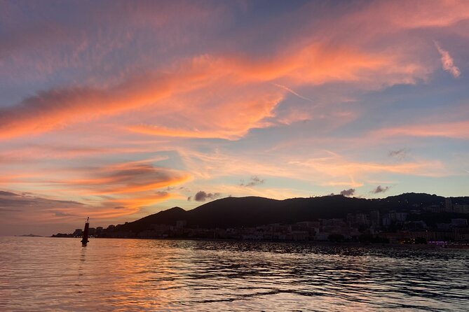 Sunset boat cruise with Aperitif at the Sanguinary Islands - The aperitif: local wines, Corsican specialties, and a real break from the road
