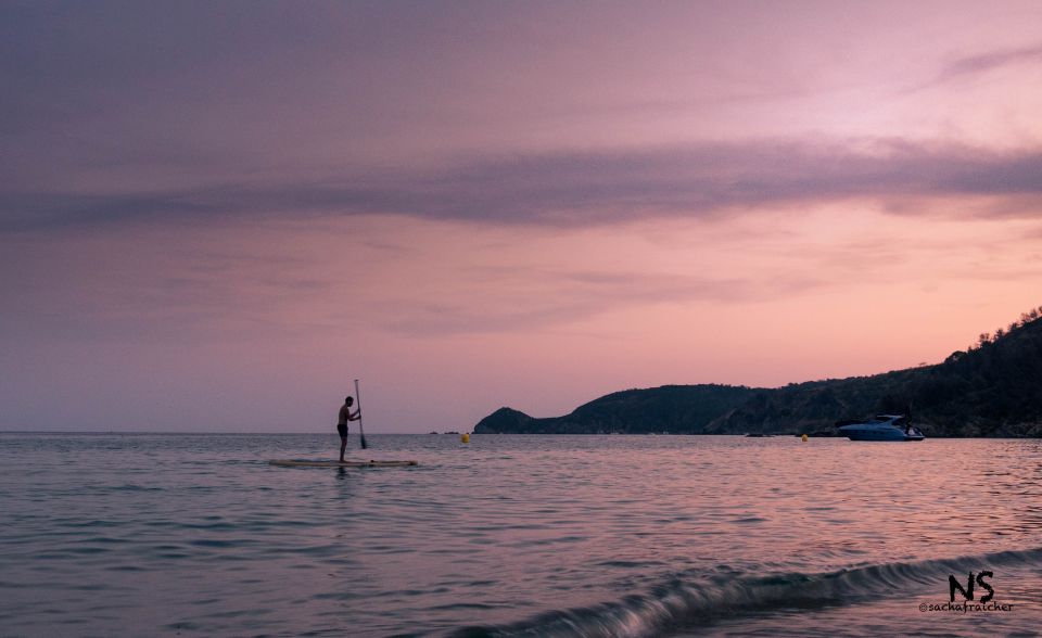 Sunset trip kayak tour in the gulf of Saint-Tropez - The Paddle Along the Coast: Your Guided Route to Cap Camarat