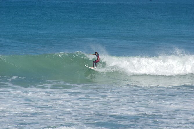 Surf lessons beginners in the Basque Country - Meeting Etienne at Plage du Centre in Bidart