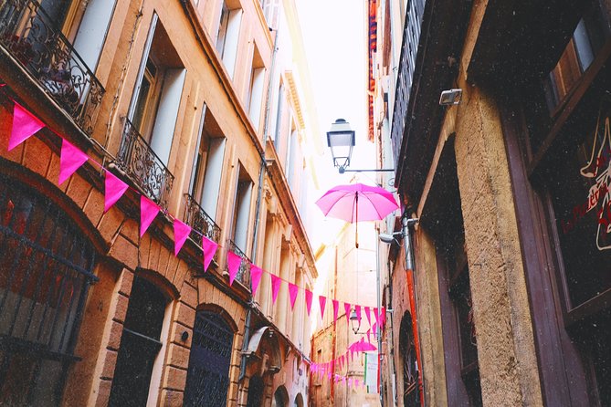 Surprise Walk of Montpellier with a Local - Place Edouard Adam and its visual tricks