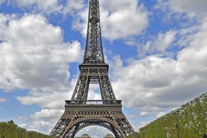 SUV Private Transfer: Charles de Gaulle Airport (CDG) to Paris - Door-to-door CDG or Orly transfer in a comfortable SUV-style vehicle