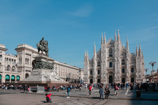 Switzerland, Italy, France 7-Day Taste of Europe Trip from Paris - Pisa stop: the Square of Miracles quick-photo moment