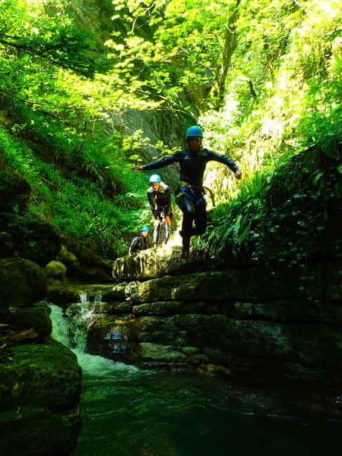 Talloires: Guided Canyoning Experience in Angon Canyon - Rappels and the 35-meter waterfall moment