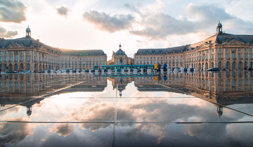 The essential in Bordeaux, private tour with a local - Private tour value: why $59 for two hours can be smart