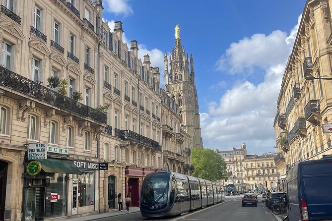 The essential in Bordeaux, private tour with a local - Cathedrale Saint André: a stop that explains why Bordeaux matters
