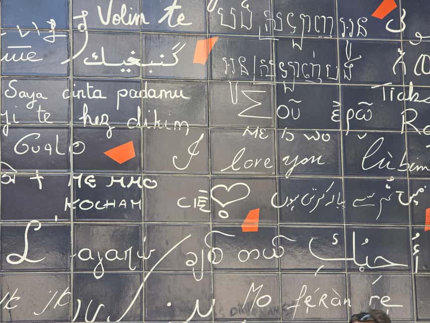 The historic district of Montmartre - Photo stop to real understanding: walking with a plan