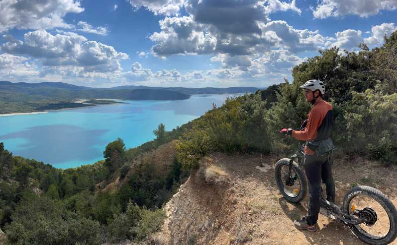 The lakeside panoramic tour: Guided electric scooter rides - Starting with an electric scooter in Sainte-Croix