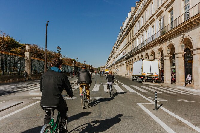 The Paris Monuments Tour - Stop 3: Pont des Arts and the bridge-and-city lessons