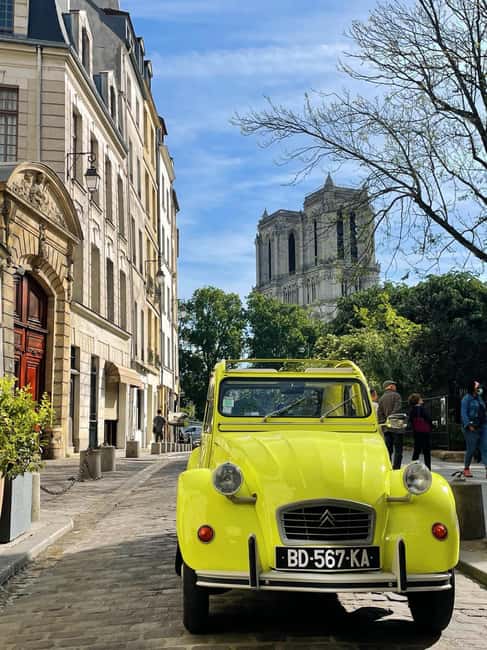 The Paris "Rive Gauche" tour in a vintage Citroën 2CV - Place Vendôme and the grand central city