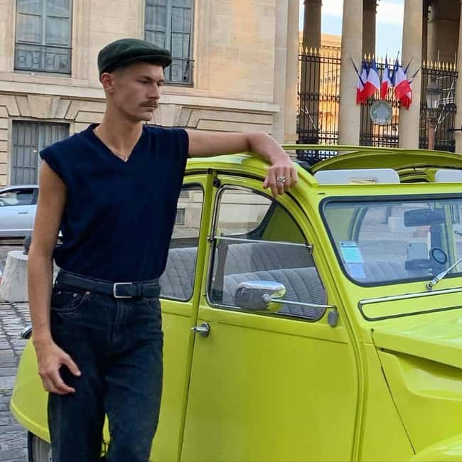 The Paris "Rive Gauche" tour in a vintage Citroën 2CV - A brief stop at the Invalides