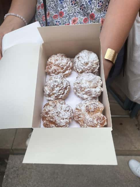The Ultimate Bordeaux Food Tour: Full Meal & Fine Wines - Pacing, group size, and what to expect from your guide