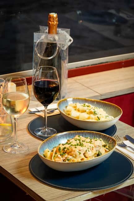 Theo Boat/Paris : Lunch Cruise on the Seine with rooftop - A two-hour table with Paris moving past