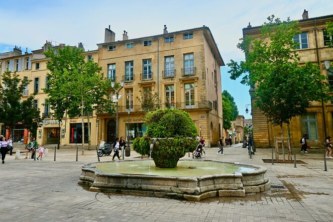 Time flies in this complete tour of Aix-en-Provence - Place des Prêcheurs and Rue du Puits Juif: plazas and a medieval quarter