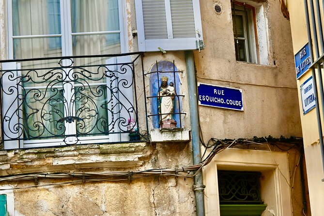 Time flies in this complete tour of Aix-en-Provence - Getting your bearings at the Tourist Office (and the practical start)