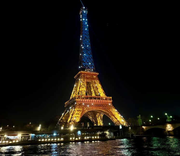 Top Private Cruises in Paris with Champagne + more surprises - Key things that make this Seine cruise worth it