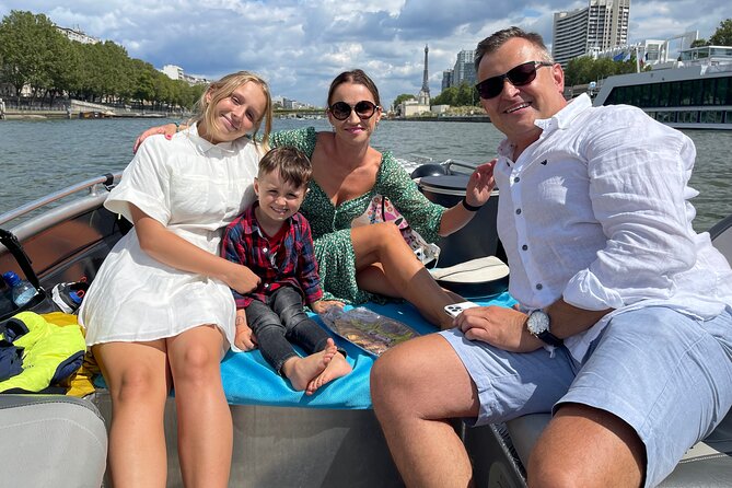 Top Private Cruises in Paris with French Champagne and surprises - Liberty replica to the Eiffel Tower: the first stops set the vibe