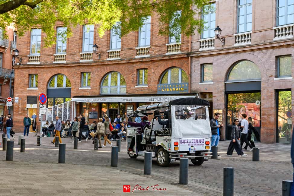 Toulouse: Electric Tuk-Tuk Tour with Photo Stops and Audio - Capitole square to Basilica Saint-Sernin: the Toulouse core
