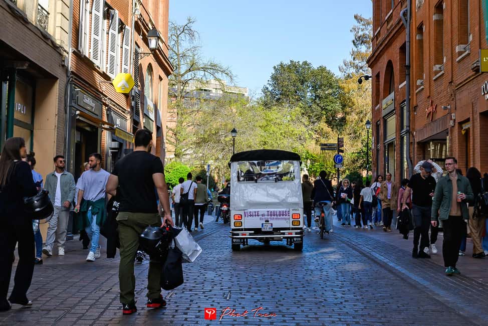 Toulouse: Electric Tuk-Tuk Tour with Photo Stops and Audio - Place Saint-Pierre to Canal du Midi: the water-city connection