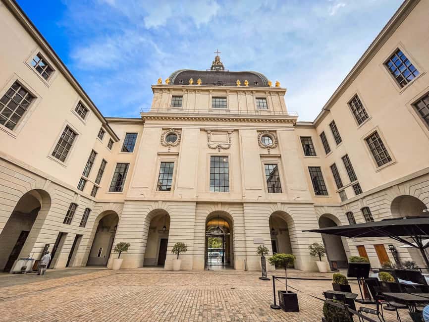 Tour of Old Lyon in Bellecour with a guide - Key things to know before you go