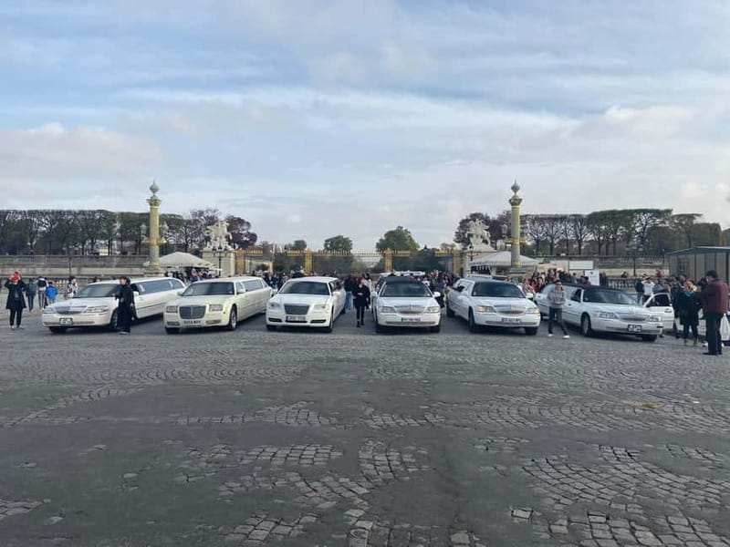 Tour of Paris by limousine by day or night. - Why a 1-hour limousine tour fits Paris so well (day or night)