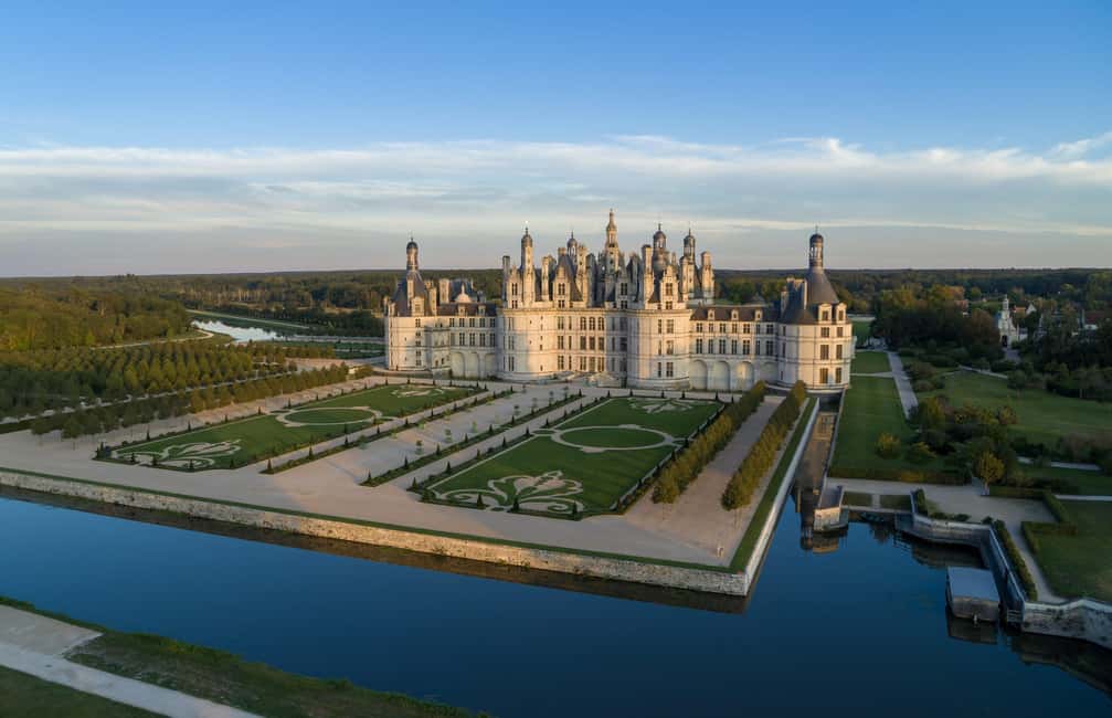 Tours/Amboise: Chambord, Chenonceau Day Trip & Wine Tasting - Chenonceau on the River Cher: guided gardens and Renaissance drama