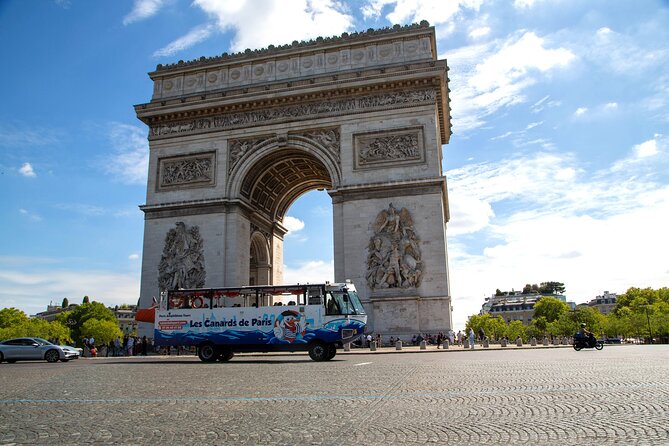 Tours of Paris and the Hauts-de-Seine in an Amphibious Bus - The opening drive: Les Invalides to Pont Alexandre III