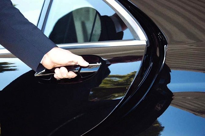 Transfer from Antibes to Nice Airport - Who will get the most from this transfer