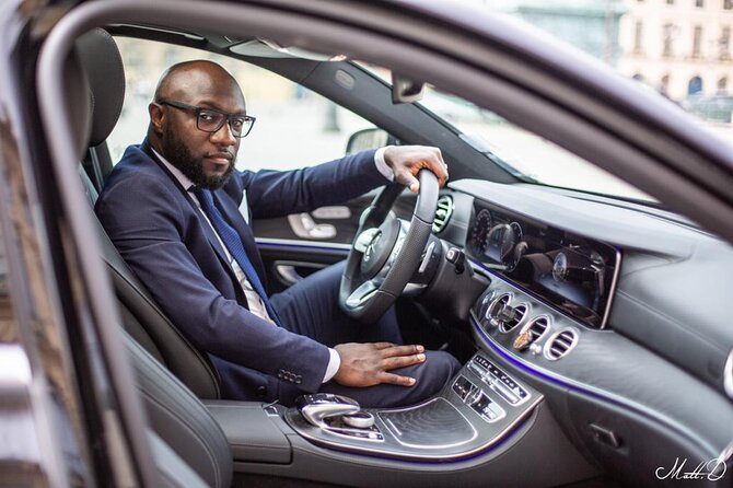 Transfer from Orly/CDG/LBG Airport to Paris (E-Class 2pax) - Finding the driver inside the terminal