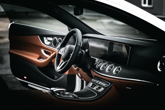 Transfer from Orly/CDG/LBG Airport to Paris (E-Class 2pax) - The 45-minute to one-hour ride into Paris