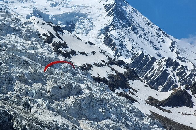 Two-seater paragliding flight in Chamonix - Takeoff and control: what to expect on the run, in the harness, and in the air