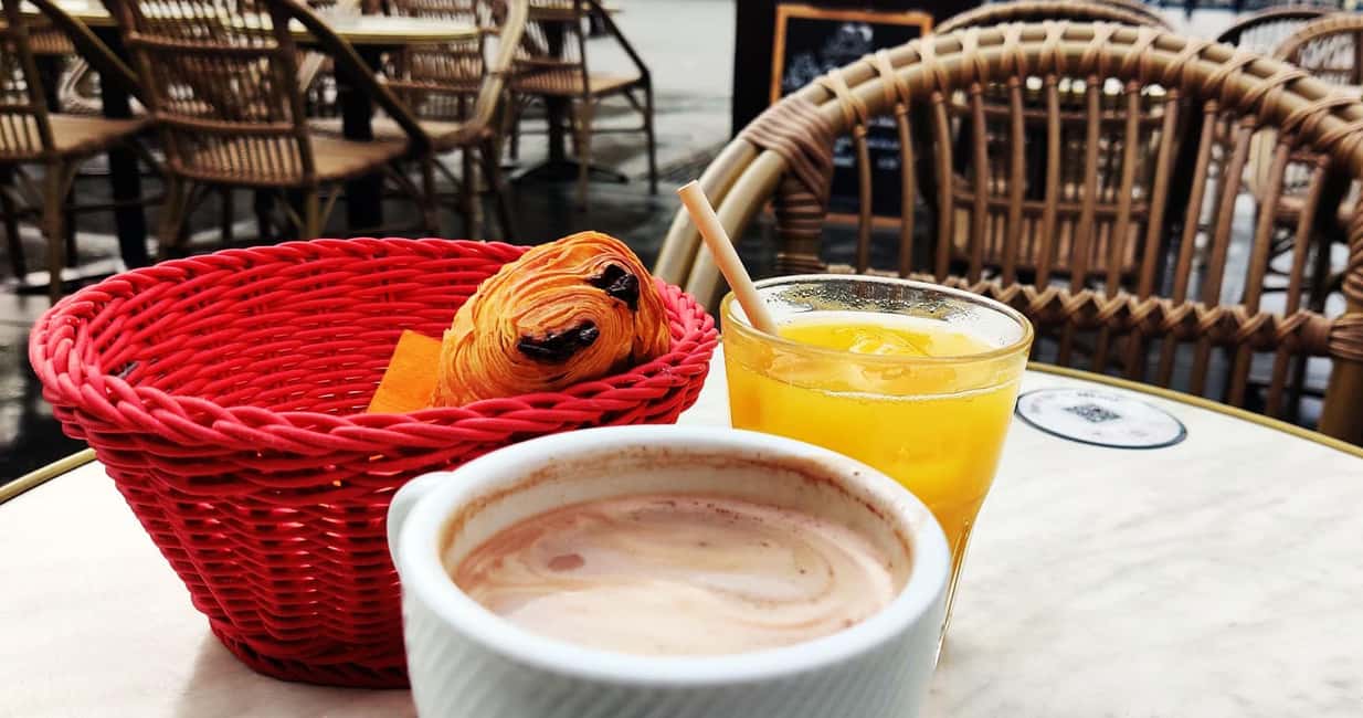 Ultimate Tastes and Tales Tour: Pastries, Stories, Flavors - Key points at a glance