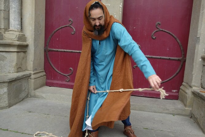 Unusual guided tour of Carcassonne at the time of the Builders - A Costumed Guide Who Keeps the Story Moving