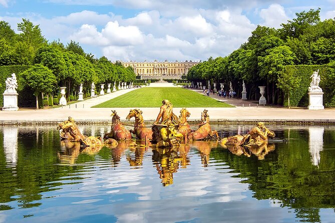 VERSAILLES CASTLE Round-Trip Transfer from Paris by Luxury Van - The ride from Paris to Versailles
