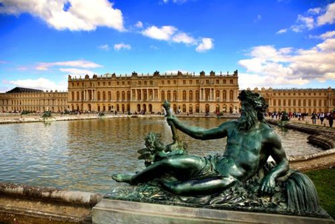 Versailles Château and Gardens Walking Tour - Garden photo stops: Tapis Vert and the Grand Canal